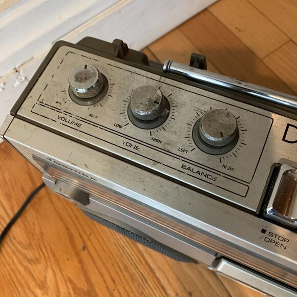 Vintage 1980's Toshiba AM/FM Portable Cassette Radio Recorder Boombox - Picture 10 of 16